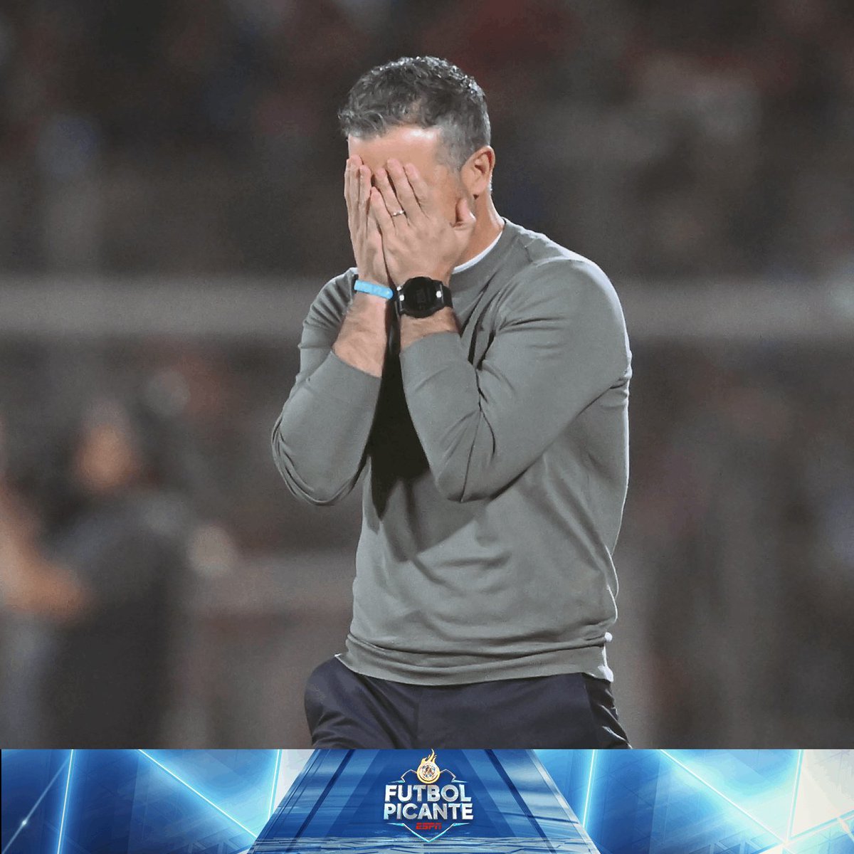 futpicante's tweet photo. ¡Abrimos debate afición de @PumasMX! 🔥

¿Rafa Puente del Río debe dar un paso al costado? 🤔

RT: Sí, el equipo está en crisis. 
MG: No, necesita más tiempo. https://t.co/4oKezRKmpk