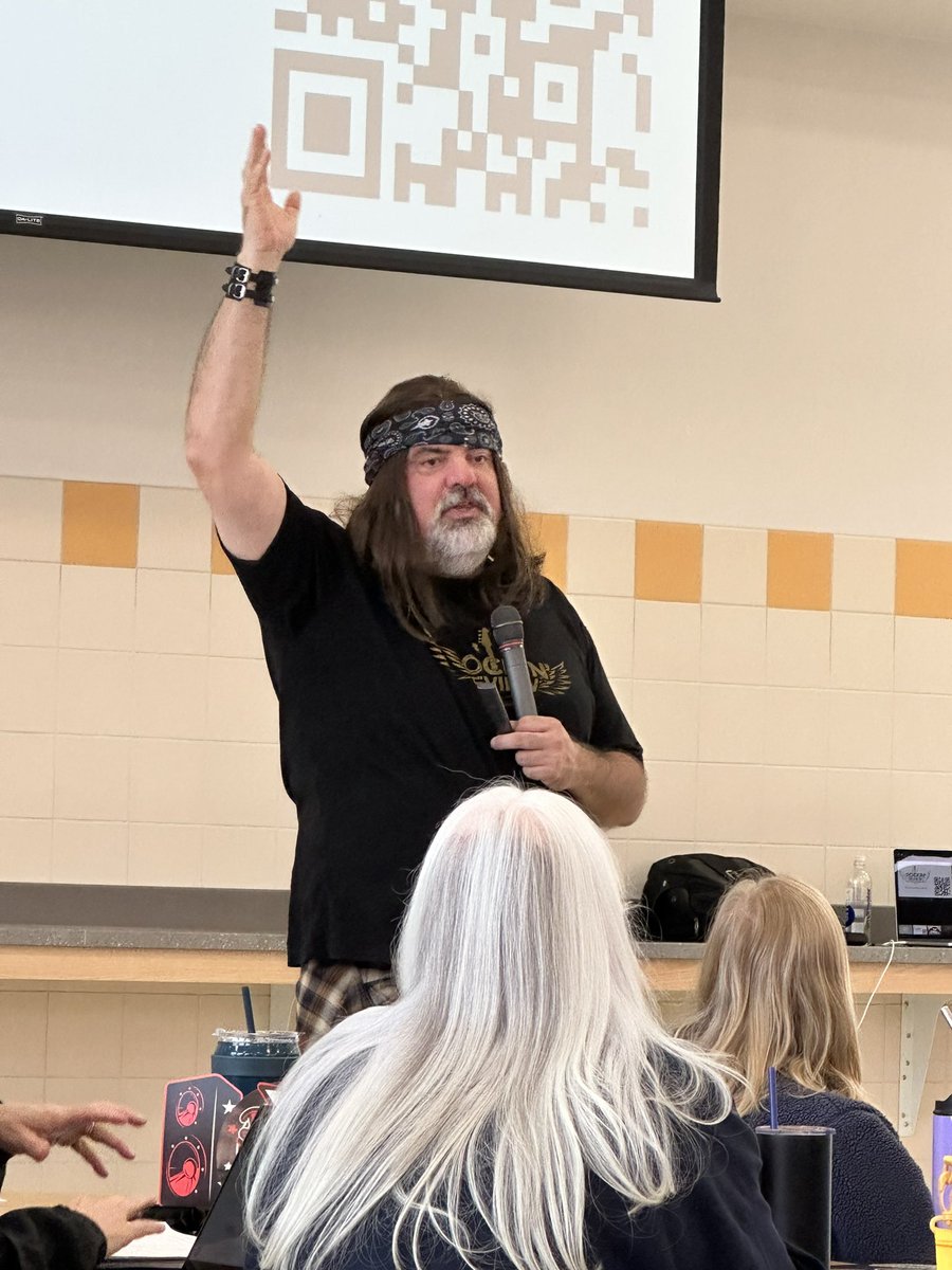 Getting ready for Lead4ward’s Rockin’ Review! <a href="/lead4ward/">lead4ward</a> <a href="/RoyseCityHS/">Royse City HS</a> #RCISDJoy