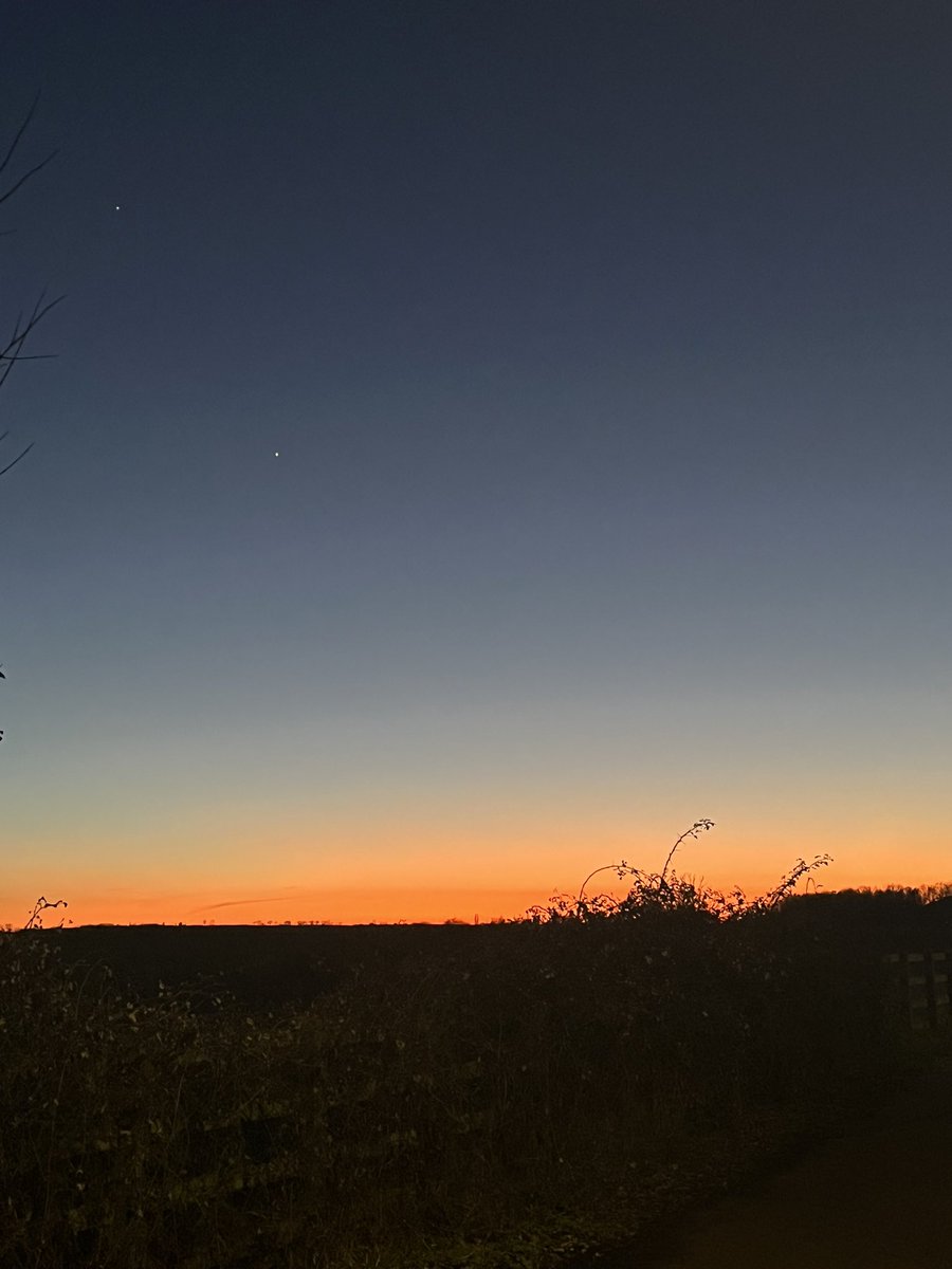 Walking back from a supervision on the West Cambridge site.

I love how close fields and the countryside feels to Cambridge. (previously I only lived in big cities).
Maybe some time after uni I will consider living somewhere similar :) 

#Cambtweet