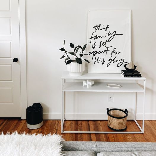 “This family is set apart for His glory.” ✨  Shop Jenessa Wait  creates custom, hand-lettered home decor, apparel, and accessories and a portion of Jenessa Wait Co. proceeds is given to missionaries around the globe to help take the gospel to the ends of the earth! 🌎 #DVTD