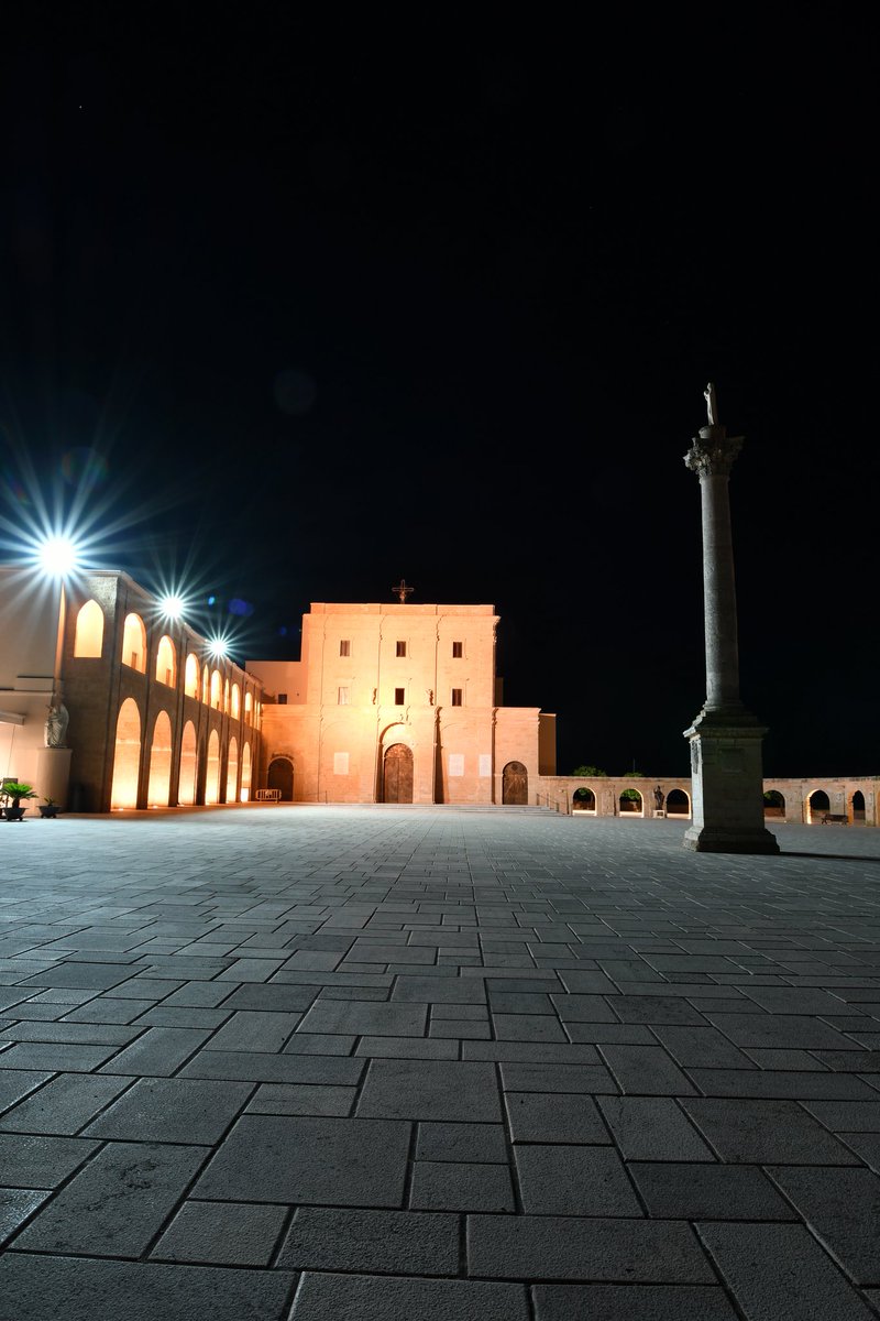 borgoreporter's tweet photo. Ci sarà sempre una luce anche nella notte più buia.#SantaMariadiLeuca #Puglia #Italy #notte https://t.co/eheHGmGiu7