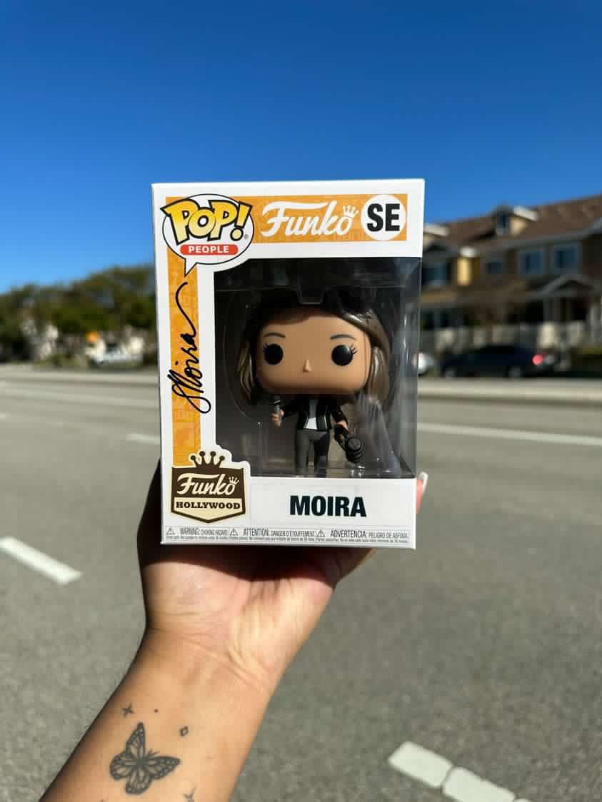 OfcMoisters_'s tweet photo. Look at this adorable customized Moira Funko Pop @giittee got made before attending the LA show 🤍 so cute! @moiradelatorre 

@OriginalFunko we need Moira funkos mass produced please! 😂

Thank you Glissele for sharing photos and for gifting Moi one aswell! 🤗 https://t.co/LqYv9zuQei