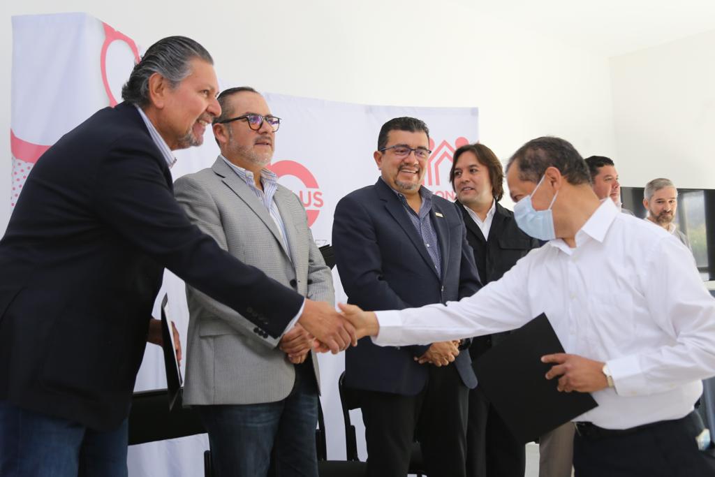 JavierCedenoS's tweet photo. Gracias al @Infonavit Michoacán y a su Delegado @SergioAdem, por invitarme a la entrega de los reconocimientos, mismos que representan un gran incentivo para que las pequeñas, medianas y grandes empresas sigan haciendo equipo por el bienestar de su plantilla laboral. https://t.co/mpeSWlR5EL