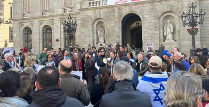 RadioSefarad's tweet photo. Un balance dedicado a las visitas institucionales de apoyo que está recibiendo @cib_oficial, el eco del éxito de la manifestación #BCNTLV y más noticias de actualidad y cultura #antisemistismo
🎙️https://t.co/ALYqkirpZ9
🎙️ https://t.co/aWiws05uDI https://t.co/fnx5xOVbfe