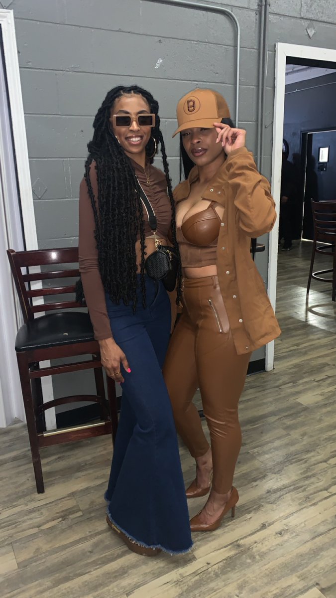 ErinDowns502's tweet photo. 29 years of friendship, shit get no realer &amp; I’m not gon play about her!💯🔒🤞🏾 #BestFriends #Est94 @KuNtRySwaG https://t.co/XPWDWYlahA
