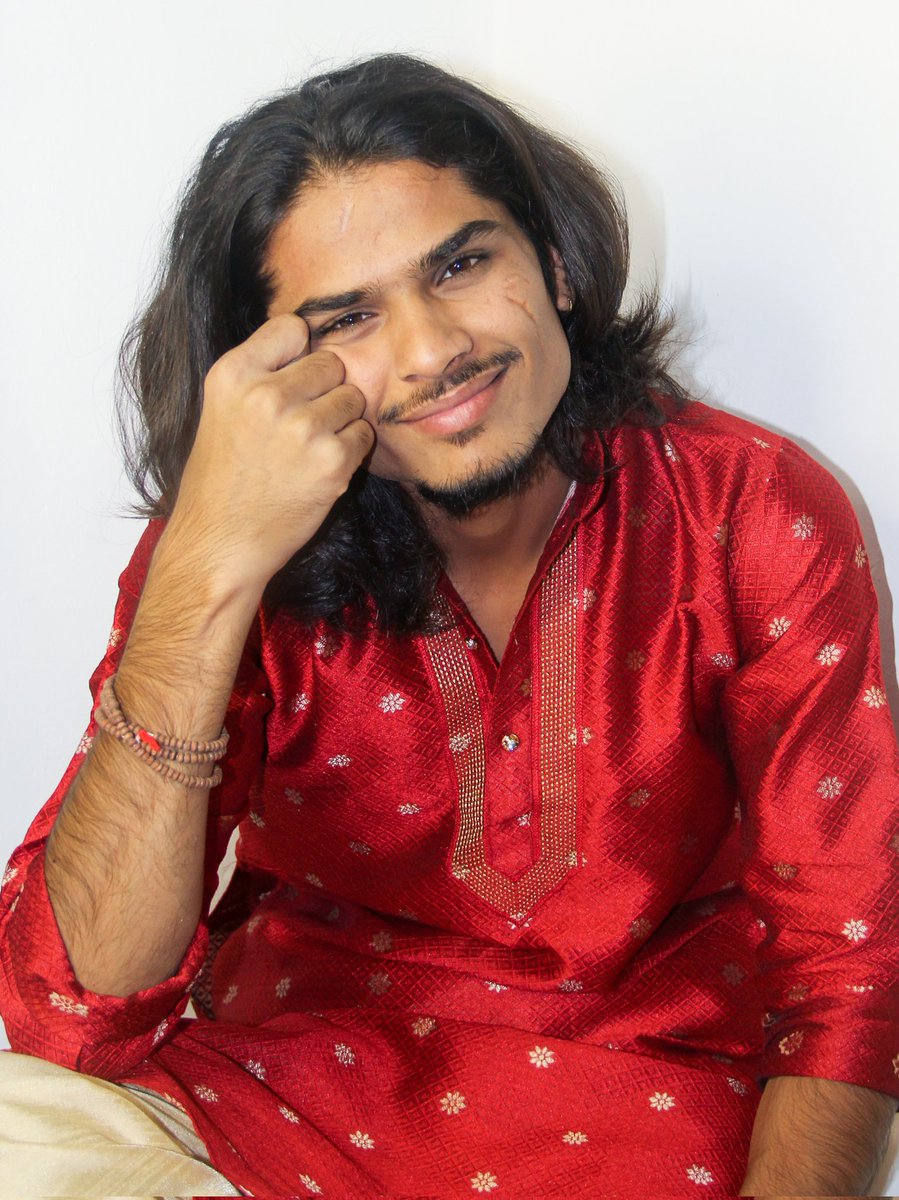 लाल इश्क़! 

#anila6 #anila6music #indianguitarist #indiantraveller #musicianlife #musiciansofinstagram #kurtapajama
