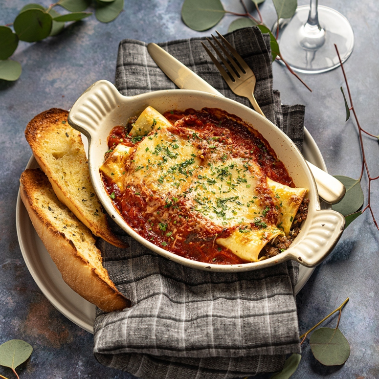EatGuideCenOR's tweet image. Warm up this winter with Pastini's Cannelloni di Carne! This hearty pasta dish is filled with savory beef, creamy ricotta, and a rich tomato sauce. The perfect way to cozy up on a cold day. 🍝❄️

📍📸@pastini

 #PastiniPasta #WinterComfortFood #TheEatGuide