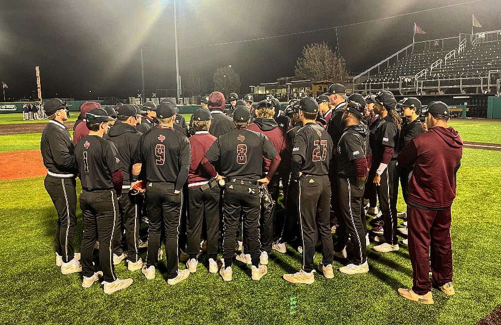 KTSWSports's tweet photo. “Mora, Bobcats Sweep Wildcats During Record-Setting Opening Weekend”
📝 @kylejowen12
⚾️ @TxStateBaseball
📸 @kylejowen12
https://t.co/JhwckjNrtk
#txstatebaseball⚾️ | #ktswsports📻 https://t.co/HSXpQYV49P