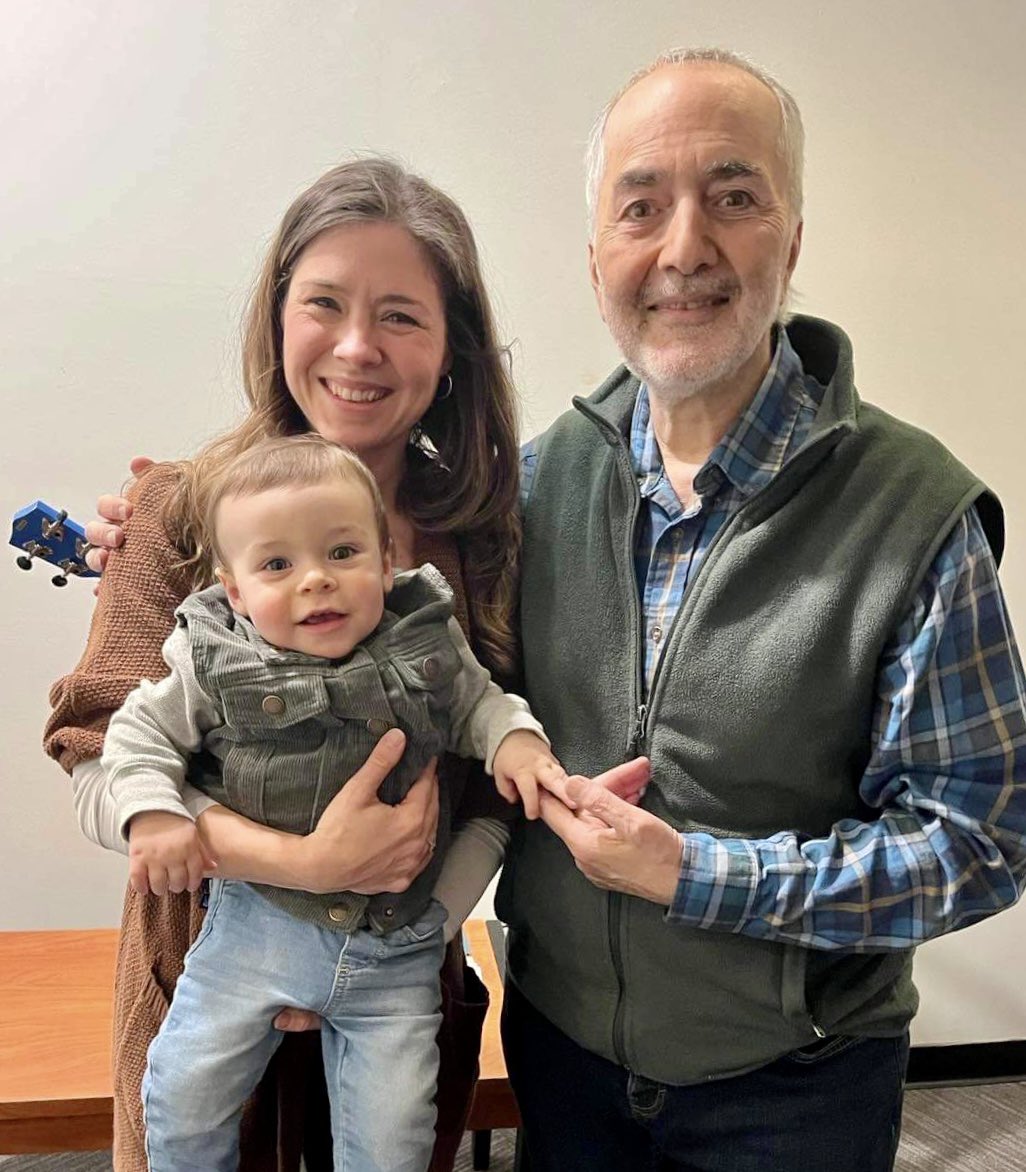 Raffi_RC's tweet photo. 🌟 so honoured that my songs find new listeners and attract a first concert experience for the likes of this precious child on Saturday in Duncan, BC. (thanks to his mom for allowing me to share this photo.) #belugagrads #ChildHonouring https://t.co/d4g6jZ7Z1o