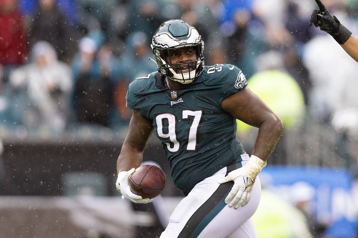 PHLEaglesNation's tweet photo. James Bradberry, T.J. Edwards, Javon Hargrave, and Kyzir White’s #Eagles contracts all void today. On March 15, they will officially become unrestricted free agents. Their respective dead money is $4.972M, $711,000, $11.956M &amp; $1.172M.

Per @corryjoel. https://t.co/zzq5AM54ek