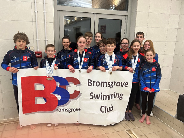Bromsgrove_SC's tweet photo. What a lovely bunch!  Well done to all of our swimmers that did Bromsgrove SC proud at the Worcestershire County Championships 2023! https://t.co/RMSrO0sCYR
