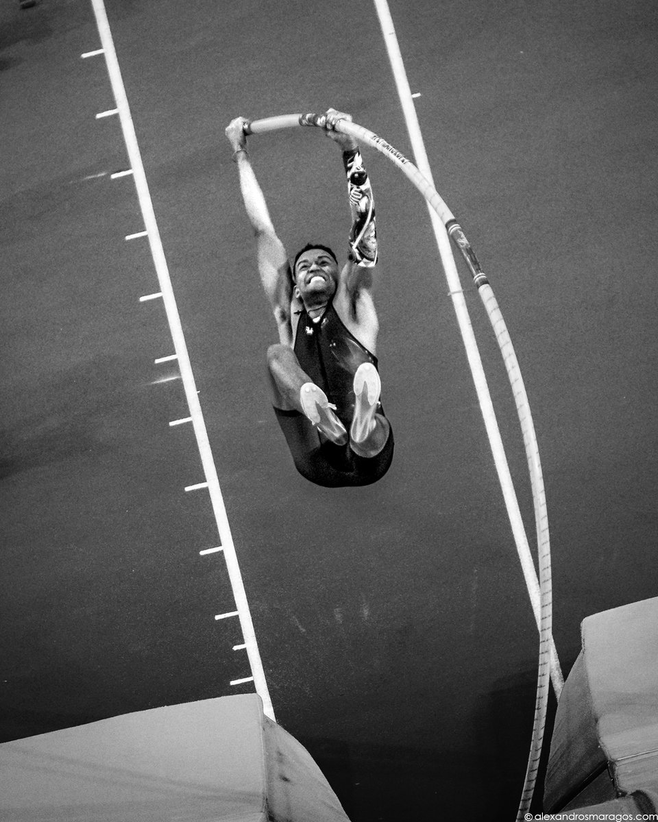 Emmanouil Karalis setting a new 🇬🇷 National #Polevault Record of 5.86m on Feb 18, 2023 in Athens, Greece. instagram.com/p/Co24fncuq0H/ @HellenicOlympic | #RoadtoParis2024 | #TeamHellas