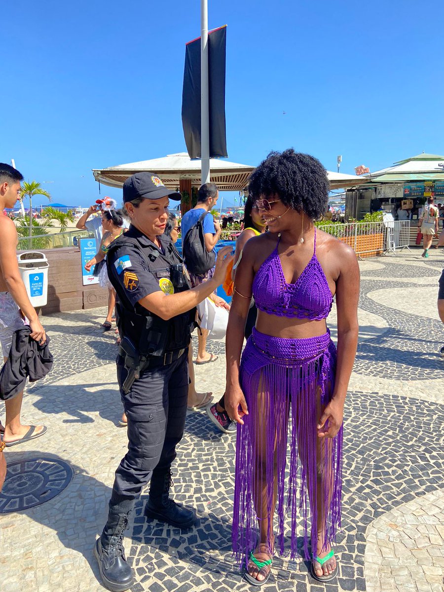 PMERJ's tweet photo. Além do reforço de #PoliciamentoOstensivo feito pelo #19BPM, durante o Bloco "Afoxé Raízes Africanas", a equipe do #ProgramaMariaDaPenha trabalha na conscientização e prevenção dos crimes contra a #mulher.

#Carnaval2023 #NãoÉNão #GuardiõesDaVida #PoliciamentoNosBlocos #PMERJ https://t.co/tIBkt1r7B1