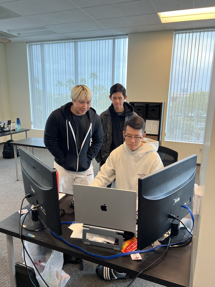 learningfuze's tweet image. Happy Monday! Our Seniors are off to a great start with building their final projects. A main component of our curriculum is guiding students in building real world applications for their portfolio. #webdev #webdevbootcamp #softwareengineer