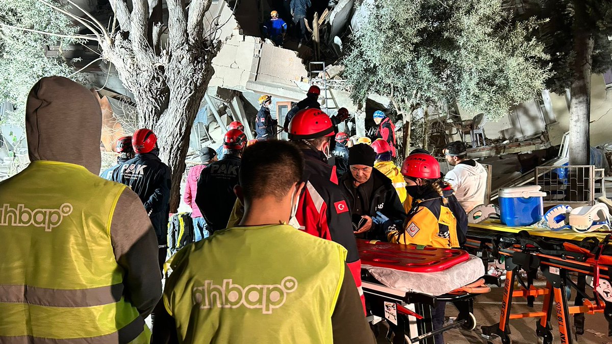 solcugazete's tweet photo. Savaş Cünedioğlu isimli bir vatandaş, enkaz altından sağ çıkarıldı! https://t.co/NuKKfhdhTH