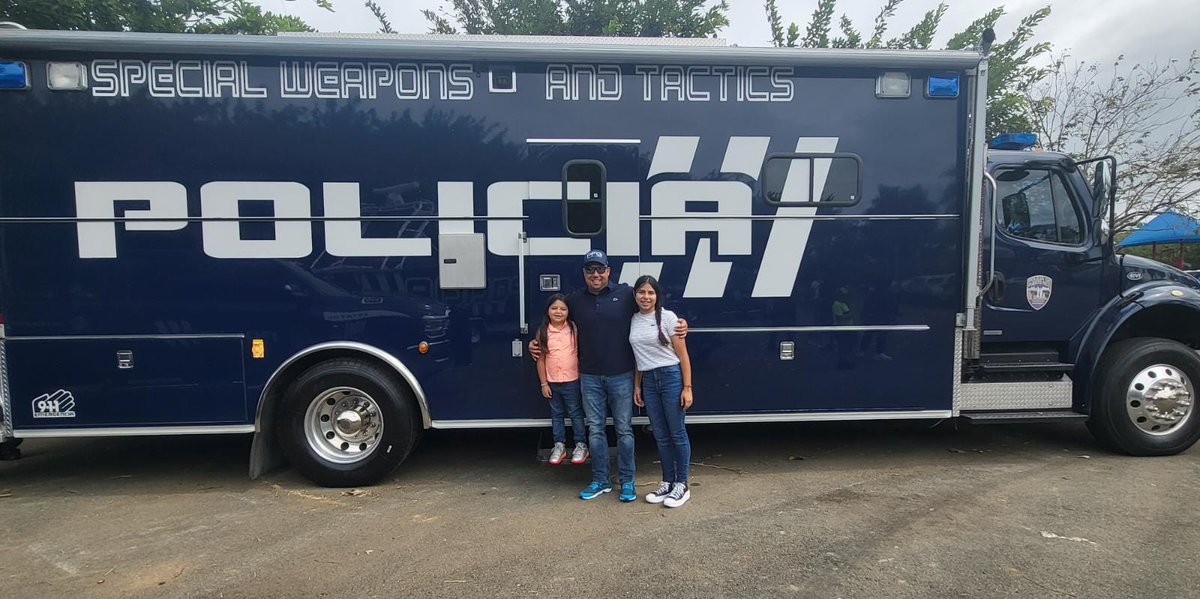 Luego de un fin de semana de mucho trabajo hoy,
llegamos hasta el Poli Familiar para compartir con nuestros compañeros Policías y con nuestra familia.
Gracias a nuestro Comisionado <a href="/prcompolicia/">Coronel Antonio López Figueroa</a>  por la invitación y sus buenos consejos en nuestro proyecto de futuro.