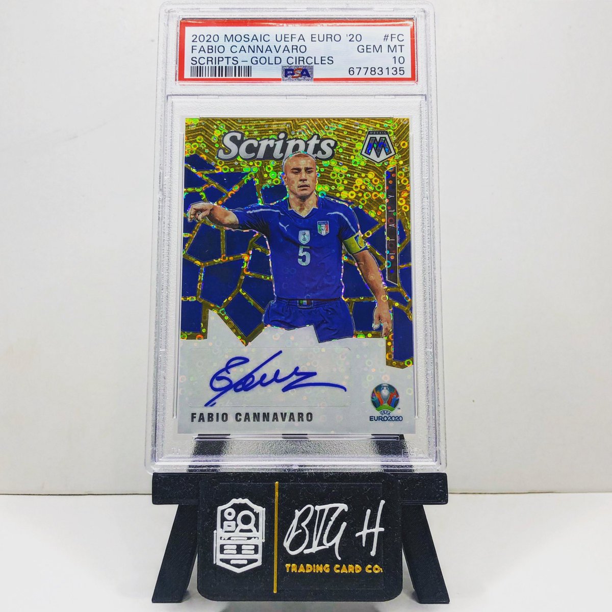 BigHCardCo's tweet photo. PSA Returns day! I don’t get many each year but this is a real highlight 🇮🇹

Fabio Cannavaro Euro2020 Mosaic Gold Circles Auto /10, PSA 10, Population….ONE 🎉

#thehobby #whodoyoucollect https://t.co/SSI07Jr3Yi