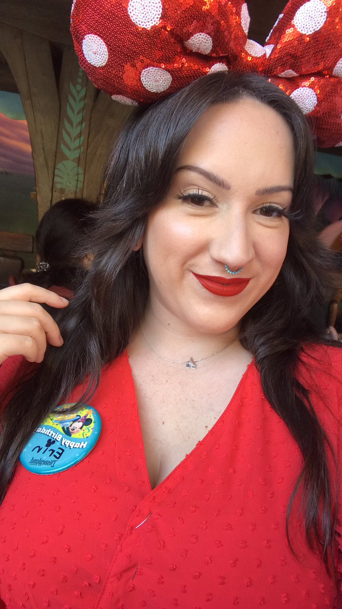 lilwitchmama's tweet photo. Having my best princess day in Disneyland for my 30th ❤️❤️❤️ https://t.co/A0PpJhtDkX