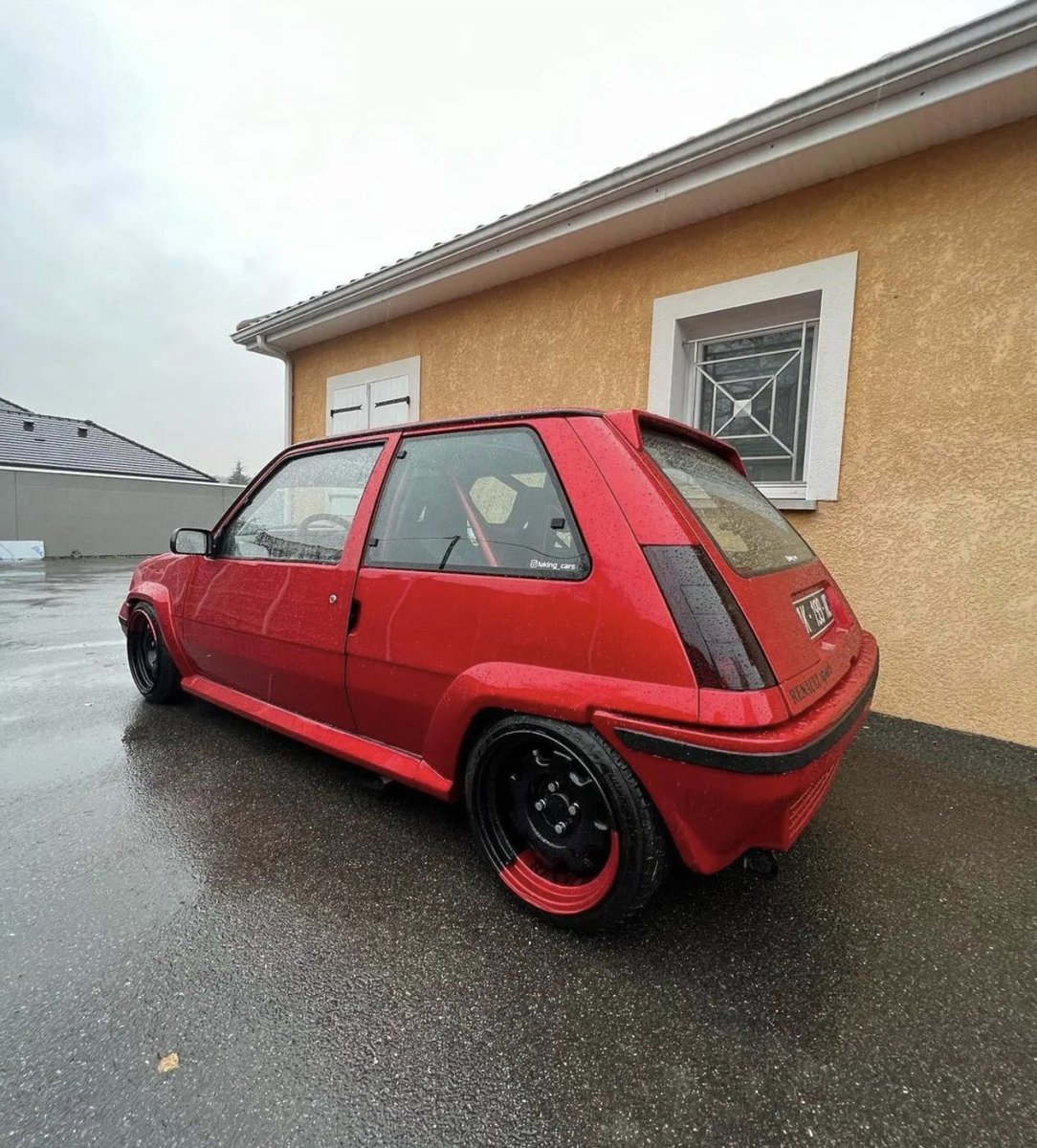 classiccarbuye2's tweet image. It's the two-tone wheels for us - Fresh little GT Turbo 🔥 

#gtturbo #gtturboowners #renault5gtturbo #classiccarbuyer