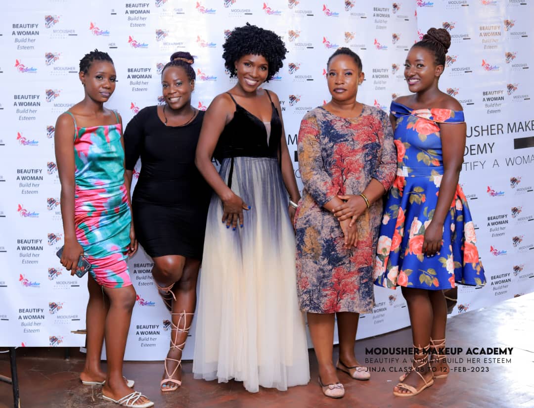 AchayoKevin's tweet photo. Congratulations Jinja class, BEAUTIFY A WOMAN,BUILD HER ESTEEM. Free makeup lessons @ Modusher makeup academy. https://t.co/brCqnkew2m