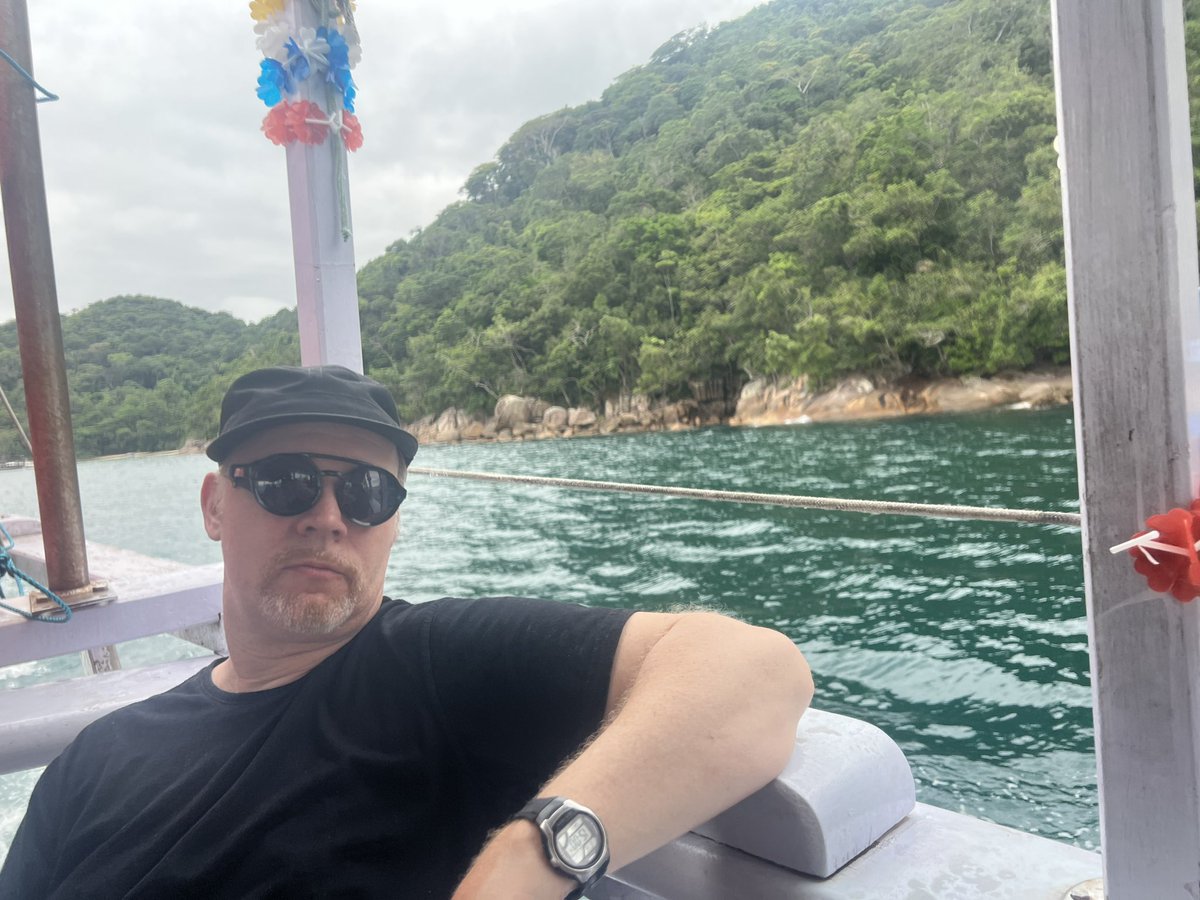 MMMutant's tweet image. Hanging out in Ubatuba, Brazil.