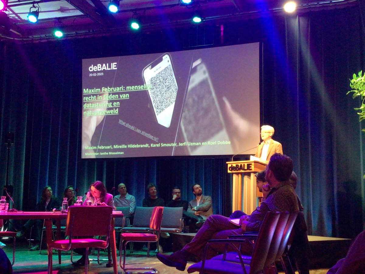 ‘Digitalisering *maakt* de wereld juist ook hoog abstract.’ Maxim Februari vanavond in <a href="/DeBalie/">De Balie</a>