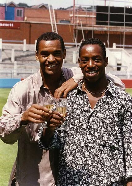 robertmdaws's tweet photo. #MarkBright and #IanWright 1989
@Wrightie7 https://t.co/kfjsDHZLKx