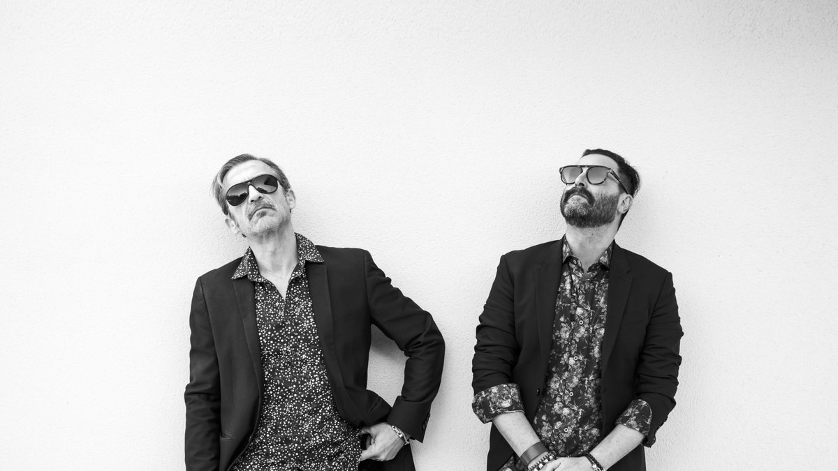 TURPIN presenta su tercer larga duración "Seres Celestes vs Seres Mediocres"

La línea argumental sigue fiel al estilo que ellos denominan SHARPOP: guitarras siempre presentes y letras afiladas en melodías pop reconocibles
elhilomusical.com/2023/02/turpin…