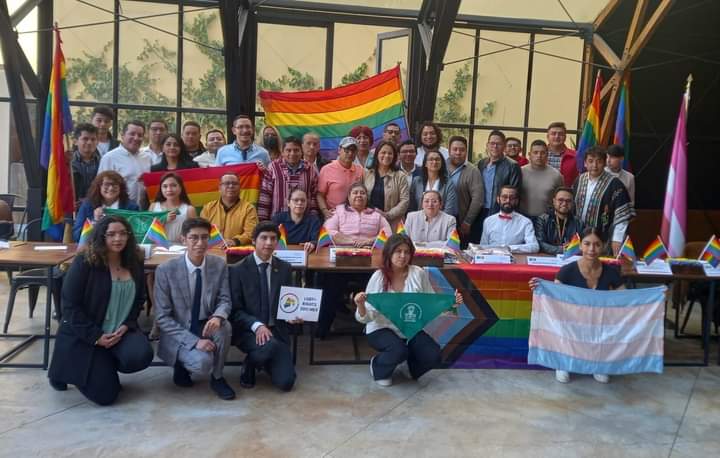 AtrapadaPodcast's tweet photo. Nuestros atrapades se dieron cita con organizaciones y colectivos LGBTTTIQA, para llevar propuestas en pro de los derechos de la diversidad sexual para que sean consideradas en la próxima contienda electoral.
#Atrapada
#Atrapadapodcast 🏳️🌈🎙️
#LGBTQ https://t.co/vxKHVF20Mx