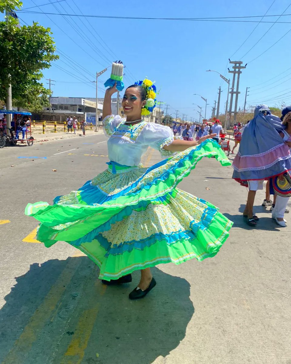 pau_pacheco29's tweet photo. El sábado desde las gradas, el domingo desde la via, me siento muy orgullosa de mi misma, la di toda en ese desfile, me lo gocé de prncipio a fin, ese día nunca lo olvidaré, fui la persona más feliz del mundo #barranquilla #granparada #via40 #Carnaval2023 #tradiciónyfolclor https://t.co/uqKblaNLkT