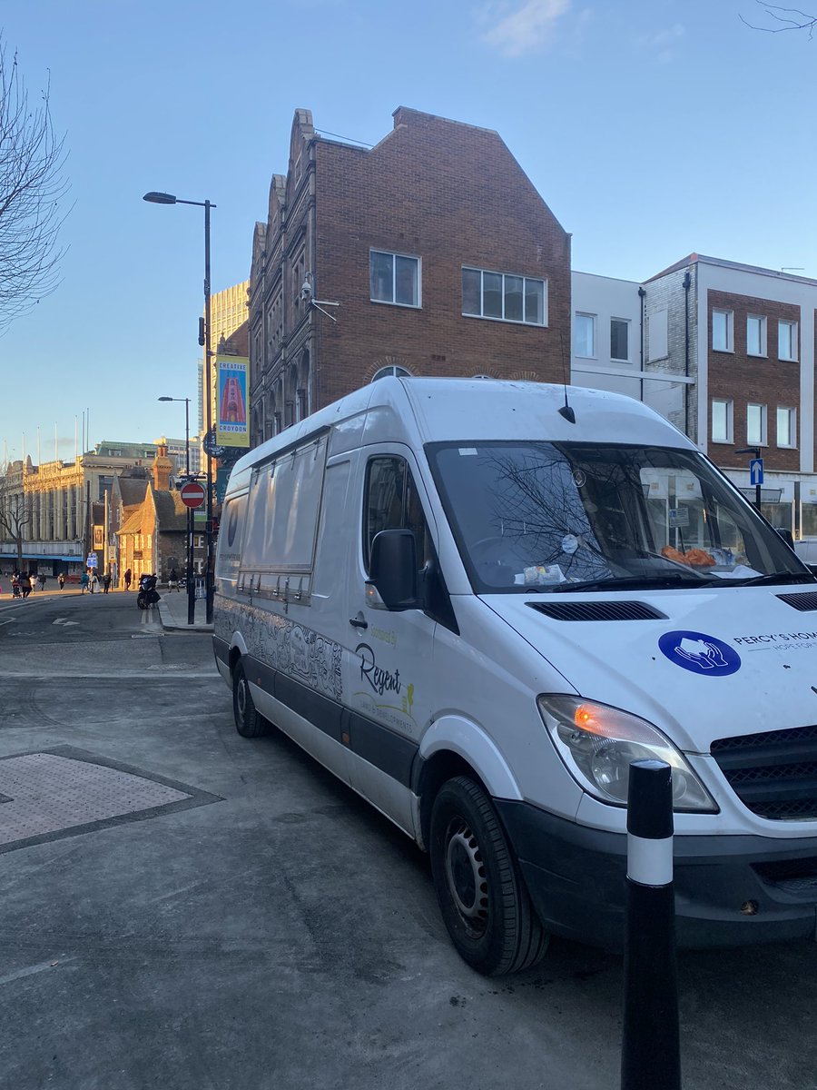 Homeless_hub's tweet photo. 80 hot meals for those in need tonight! 

When I say our services are life saving, this can be someone’s first hot meal in a few days. 

“Kindness is giving hope to those who think they are all alone in this world.” 

Well done team and all of those who make Mondays happen

❤️🏠 https://t.co/kjRgJy05um