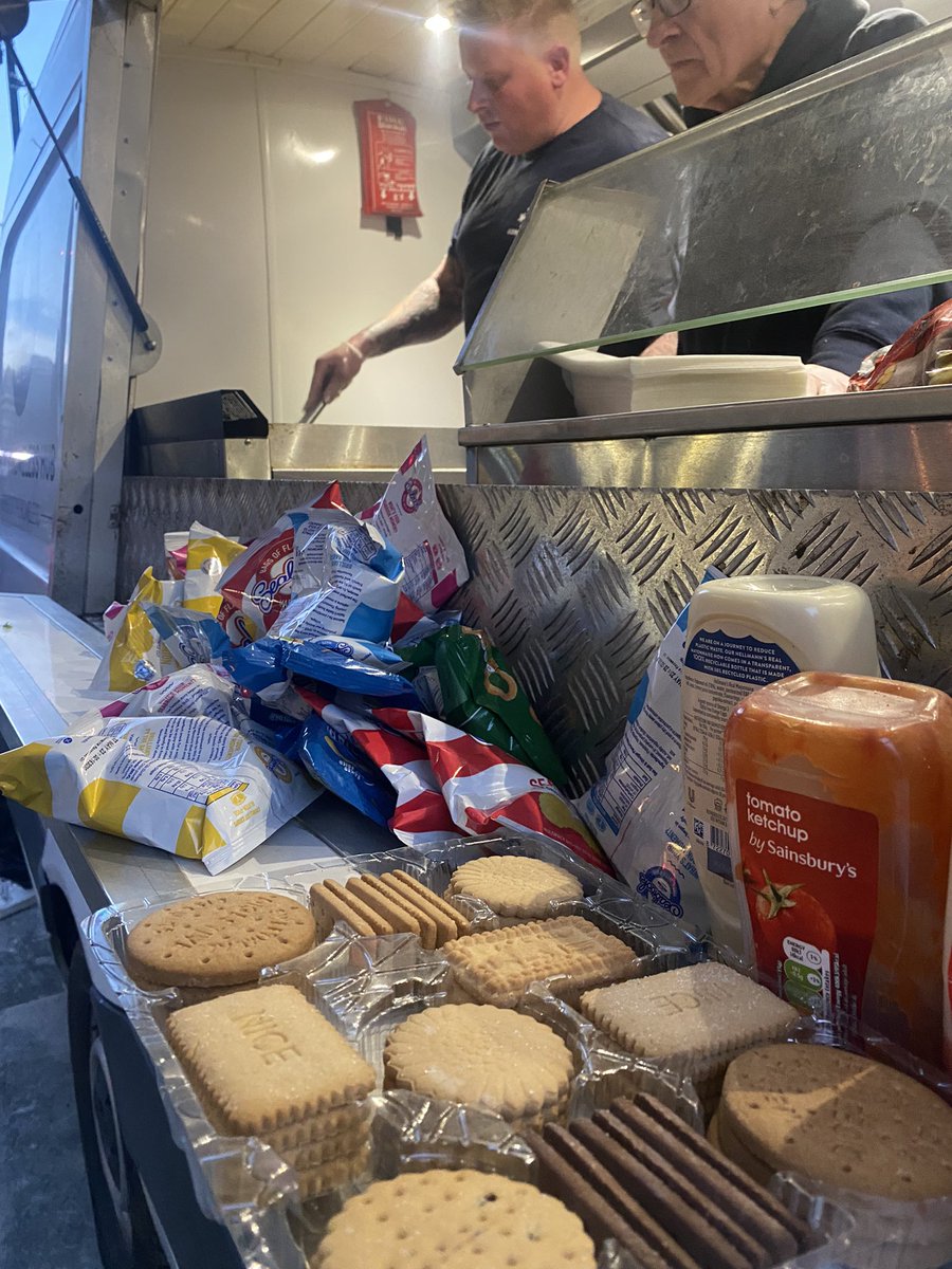 80 hot meals for those in need tonight! 

When I say our services are life saving, this can be someone’s first hot meal in a few days. 

“Kindness is giving hope to those who think they are all alone in this world.” 

Well done team and all of those who make Mondays happen

❤️🏠