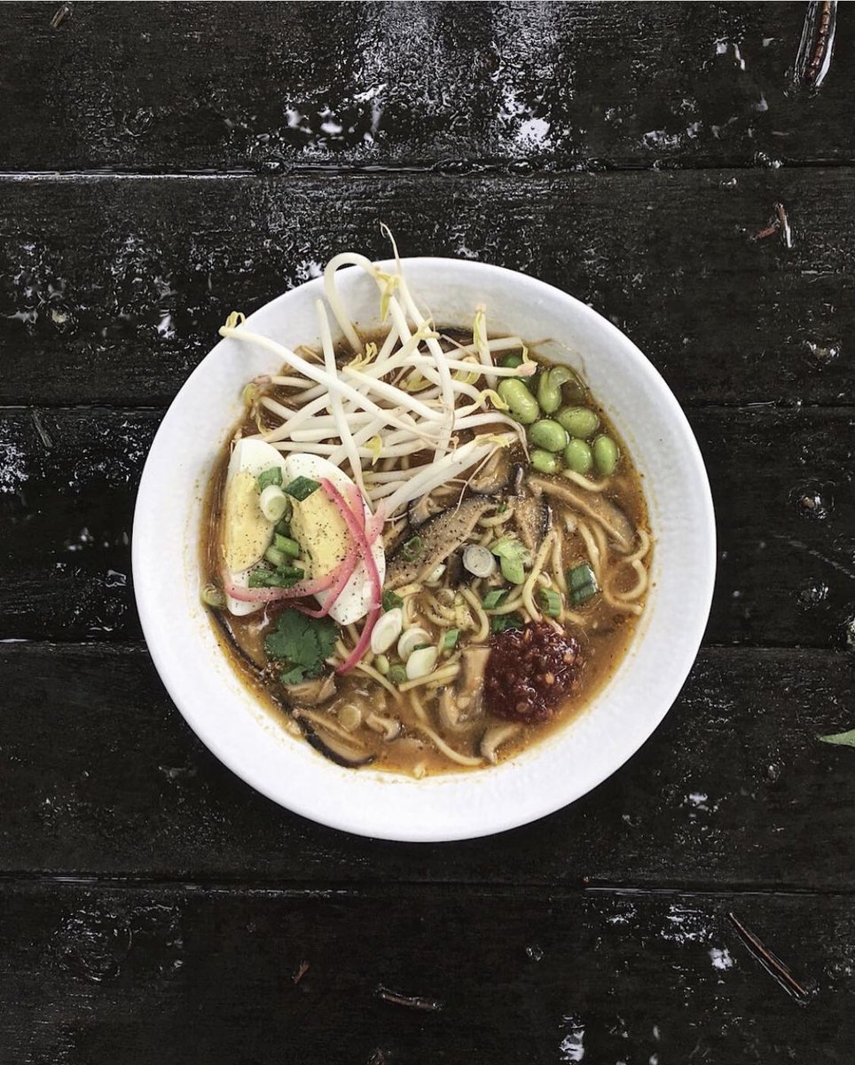 AestheteKitchen's tweet photo. I’ll go days with ramen on my mind until I can’t take it anymore and buy a slab of pork to make the broth. Then all is right in the world😌 Spicy Ramen with Miso-Pork Broth🍜
#ramen #comfortfood #aesthetekitchen #winterfood #soup #noodles #aesthetic https://t.co/dTP3ajgJLO