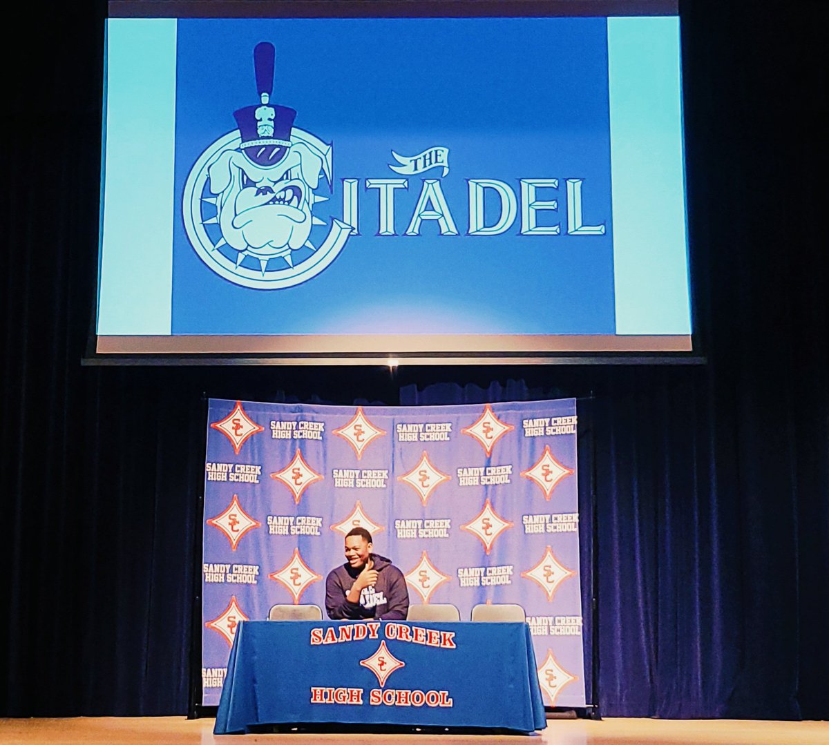 MilesRobinson53's tweet photo. I've never dreamed of this day ... but it happened, and I thank God for this! I'm ready to put in the work and start this journey to Greatness as a Team and as an individual! Ready to contribute! #Citadel #FireThoseCannons #LetsWork @CitadelFootball @Citadel @Citadel1842 @citadel https://t.co/26cjhc9huh