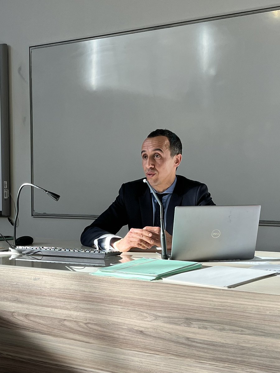 Salle comble pour écouter <a href="/Youss_Badr/">Youssef Badr</a> sur la justice et les réseaux sociaux, mille mercis M. Badr ! Un débat passionnant avec les étudiants de l’<a href="/ecole_droit_UCA/">Ecole de Droit de l'Université Clermont Auvergne</a> et de l’IEJ de Clermont qui ont bcp appris. Merci à <a href="/CarolineLto/">Caroline Lantero</a> et à <a href="/EvanRaschel/">Evan Raschel</a> de leur présence.