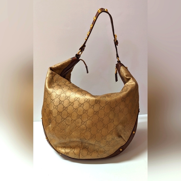 LVoutlander's tweet photo. So good I had to share! Check out all the items I'm loving on @Poshmarkapp #poshmark #fashion #style #shopmycloset #hm #samuelhubbard #gucci: https://t.co/Xc2YnmNWFl https://t.co/mcEKHXHIGR