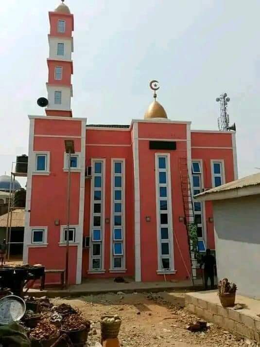 olayemi_123's tweet photo. Anytime my dad bullied my mum everybody will be sent out &amp; no one will give us shelter but d Mosque. Me &amp; my mum slept in the Mosque several times till day break. It's a payback time to turned the Mosque to modern one.

~ A historical Mosque built by a CHRISTIAN in Oja Oba,Osogbo https://t.co/Vlr9OfmPbM