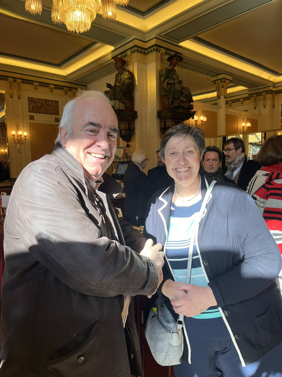 Aujourd’hui, les jurés se réunissaient pour élire les prix de #livreetvin. Dans la bonne humeur !