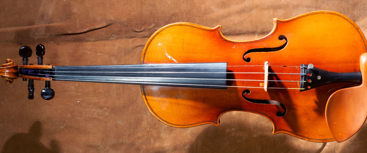 Lisa_Fielding's tweet image. Instruments which survived one of the darkest times in human history will bring a message of hope to Elgin this spring.  Coming up @WBBMNewsradio, learn about #violinsofhope &amp;amp; how the Elgin Symphony Orchestra will bring their stories to life at a special concert. 🎻🎻