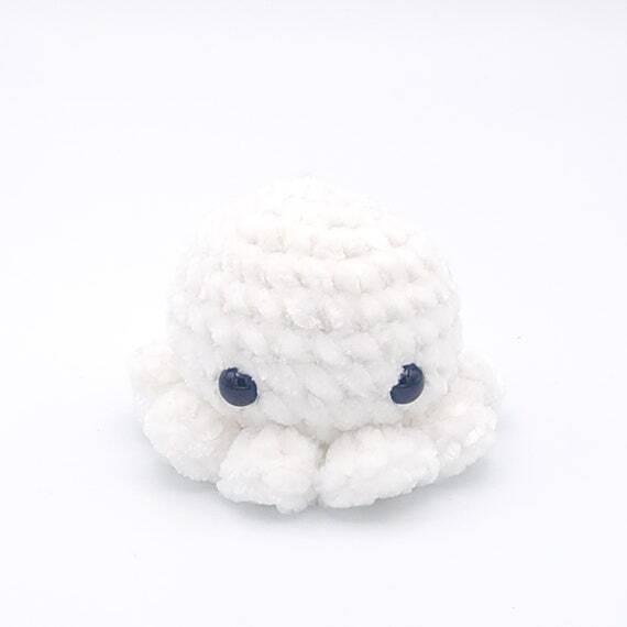 AstrilCreations's tweet photo. White Velvet Octo Amigurumi by AstrillithCreations https://t.co/7z2TAAjRBF