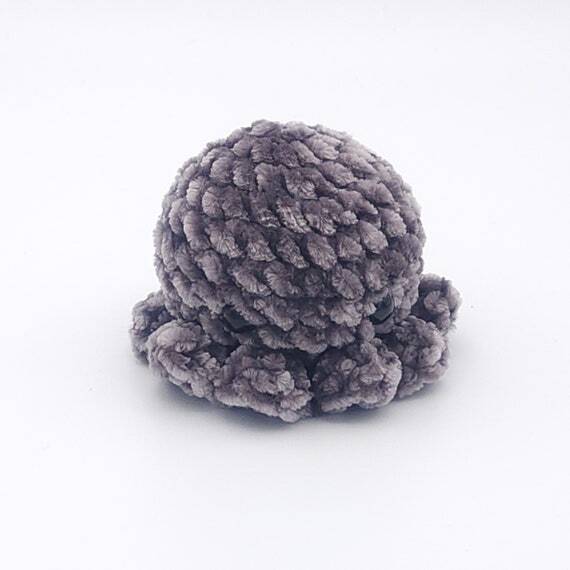 AstrilCreations's tweet photo. Gray Velvet Octo Amigurumi by AstrillithCreations https://t.co/PKwNIM42Hg