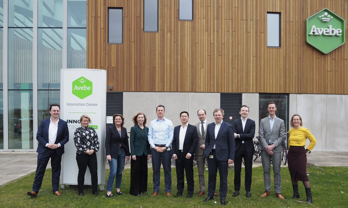 Royal_Avebe's tweet photo. Vandaag waren @MinisterNenS, @MirjamWulfse, @EJBennema en  @KammingaRJ op werkbezoek op het Innovatiecentrum van Avebe. We hebben laten zien dat Avebe onderdeel is van de oplossingen voor verschillende uitdagingen. Dank voor jullie komst! #innovationbynature https://t.co/F23SDM90O5