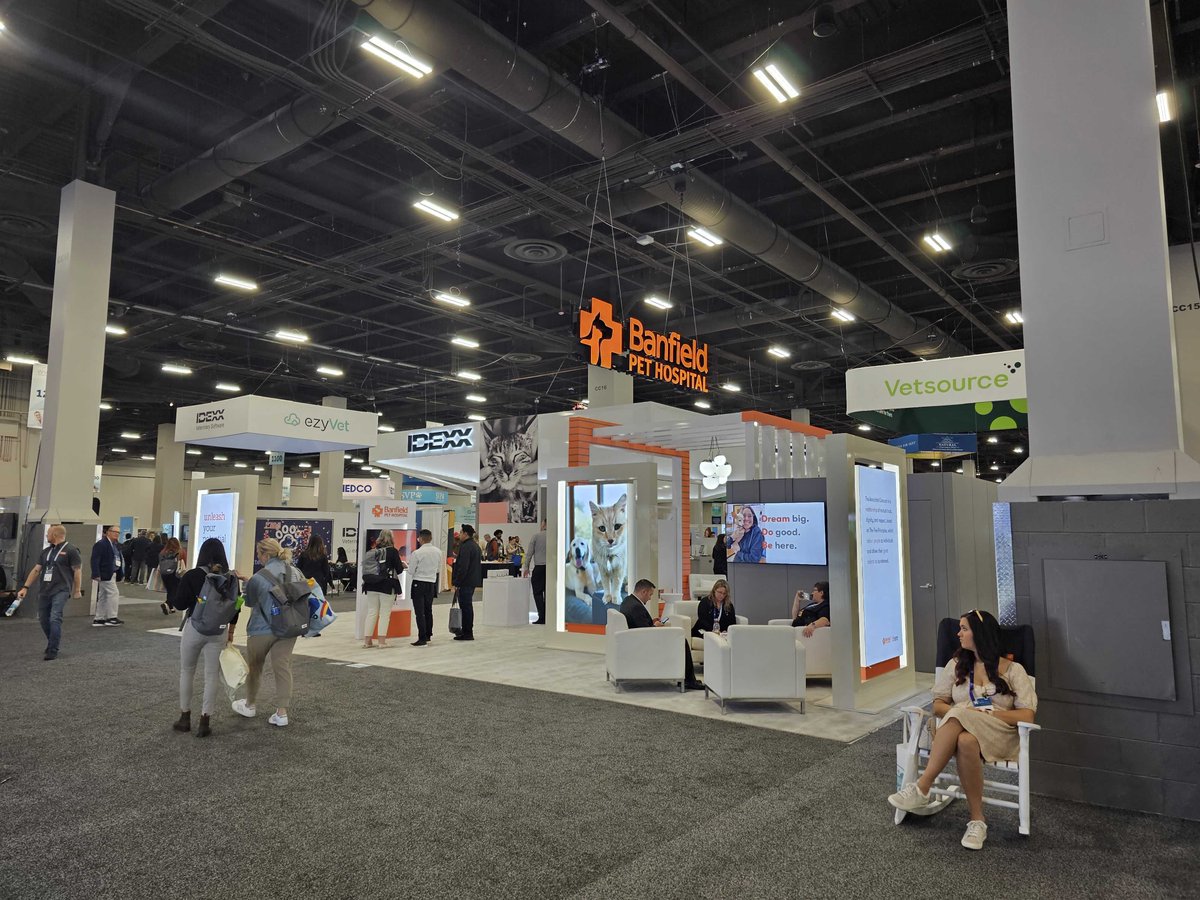 PennFosterGroup's tweet image. Spotted at #WVC2023, our partners @Banfield Pet Hospital! Waving at you, Banfield team! 👋
