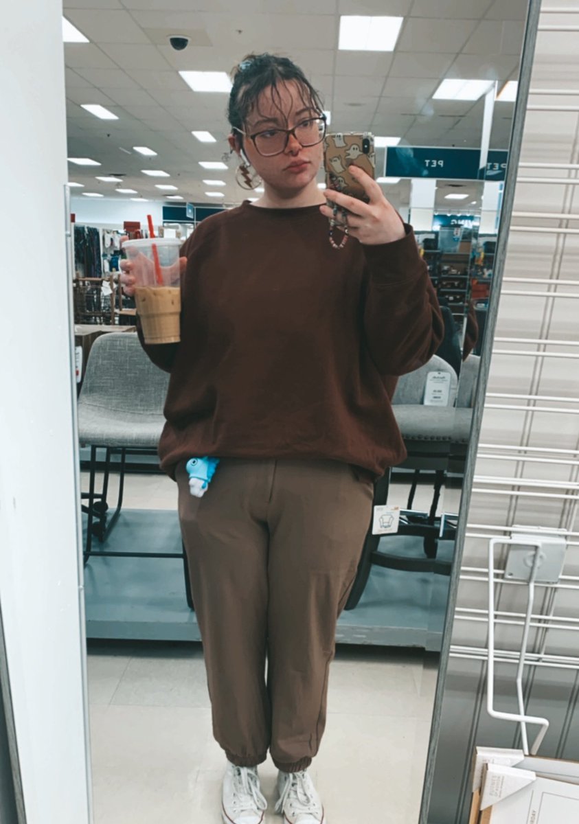 ChaoticCal_'s tweet photo. found out I was just accepted into a graduate program and I’m screaming!!! YA GIRLS GOING TO GRAD SCHOOL ♡ https://t.co/SgCoNyus1N