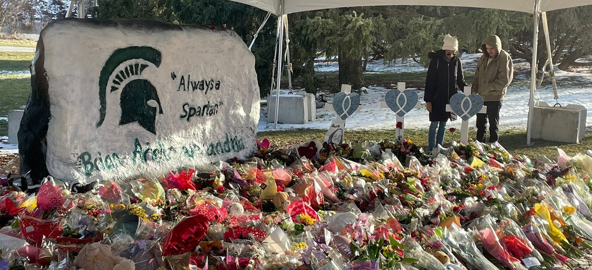 LCCK9Anna's tweet photo. Blessed to provide comfort and support to @michiganstateu students, staff, families this past week. Praying for grieving families, critically injured students, and the MSU community as they return to classes this week. #SpartanStrong #PrayersforMSU  #peace @K9ComfortDogs https://t.co/SK9WKvG6qu