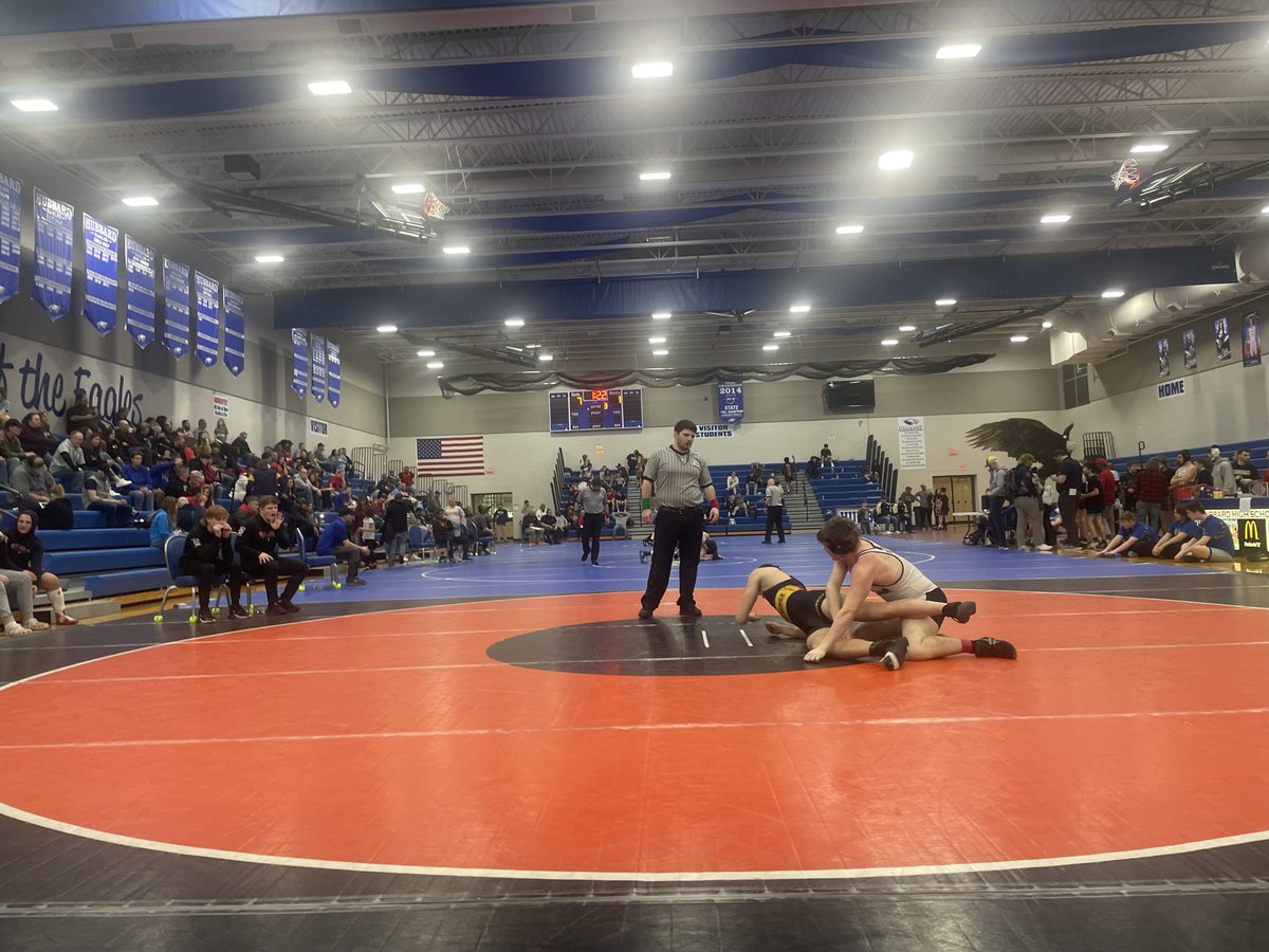 eowlspotlight's tweet photo. Some great wrestling going on this past Saturday by some of the future studs of the league at the JV EOWL tournament at Hubbard High School. https://t.co/Eu8axmuyAm