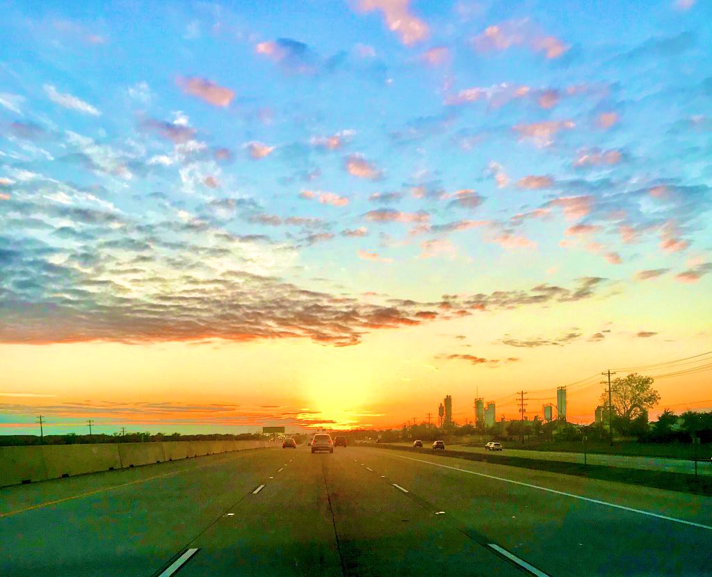 Hoy. Postal de atardecer 🌅. Frisco, Texas.