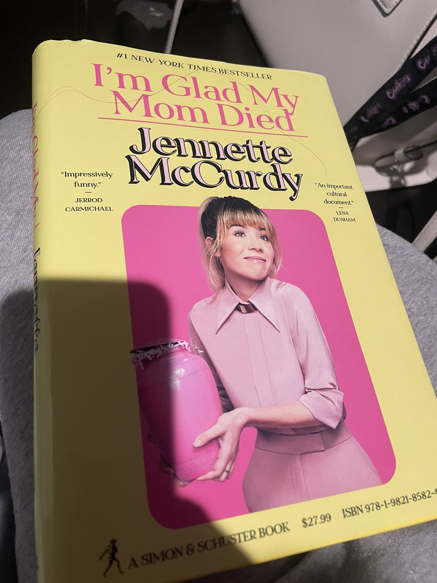 I’ve been wanting this book since it came out and it was finally on shelves today 🥰📖 #JennetteMcCurdy 
#ImGladMyMomDied
