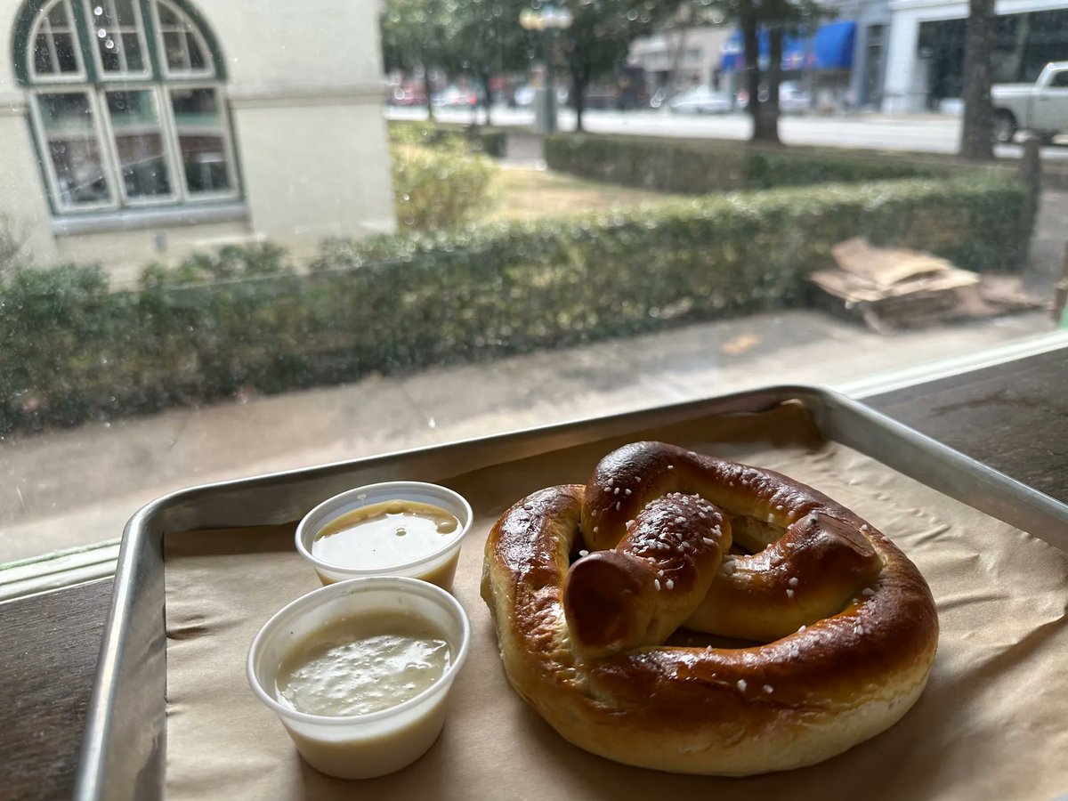 Travel_Butlers's tweet photo. We can’t make a trip to Hot Springs without dining at Superior Bathhouse Brewery!

@VisitHotSprings 
@SuperiorBrewery 

—

#HotSprings #Arkansas #TheNaturalState #VisitHotSprings #HotSpringsNationalPark #BathhouseRow #SuperiorBathhouse #SuperiorBathhouseBrewery #HotSpringsOnTap https://t.co/bosVMdybnU
