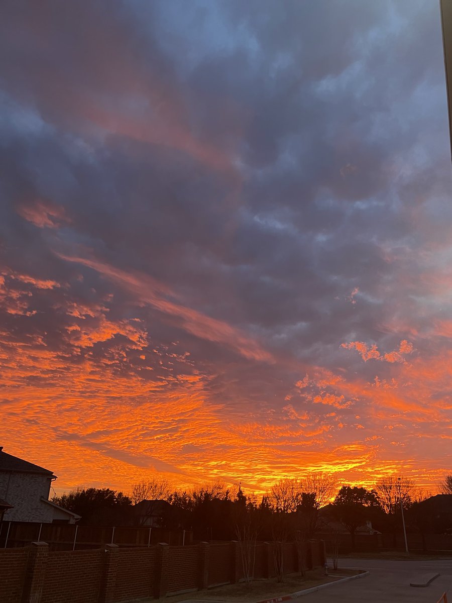 MWeisbergMD's tweet photo. Nothing compares to a Texas Sky. https://t.co/CnRy4y1ZW4